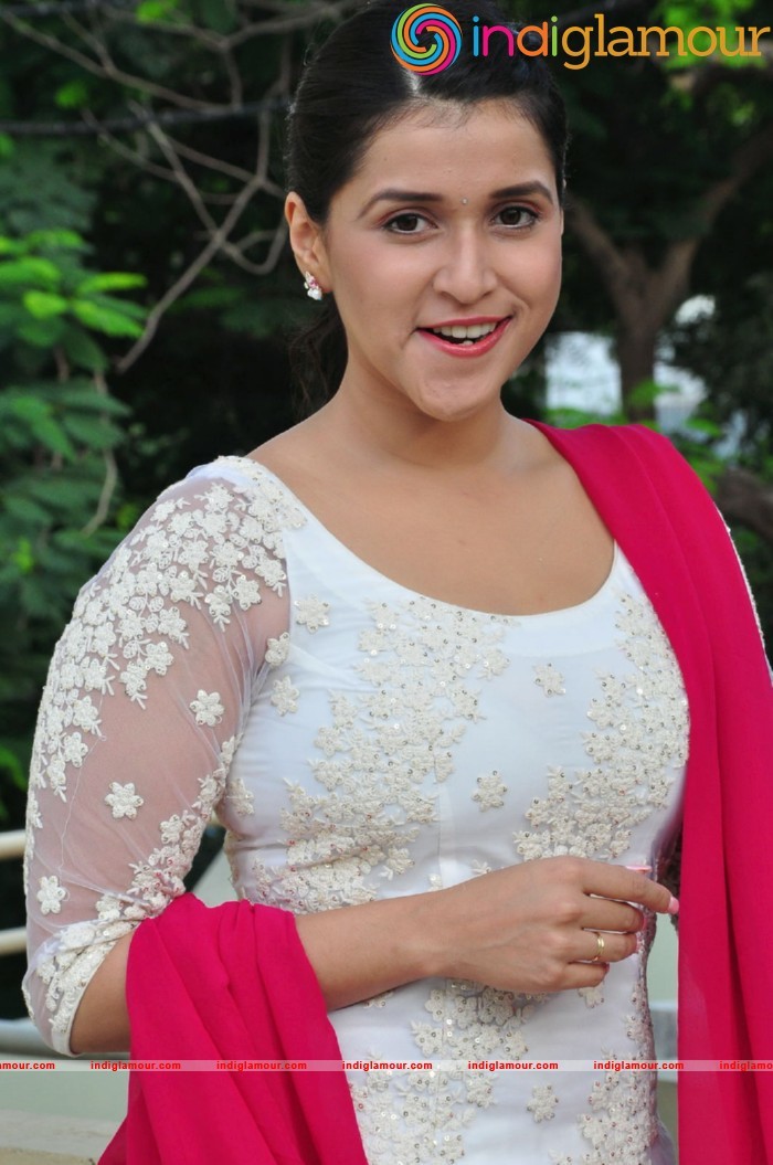 Mannara Chopra Actress hd photo
