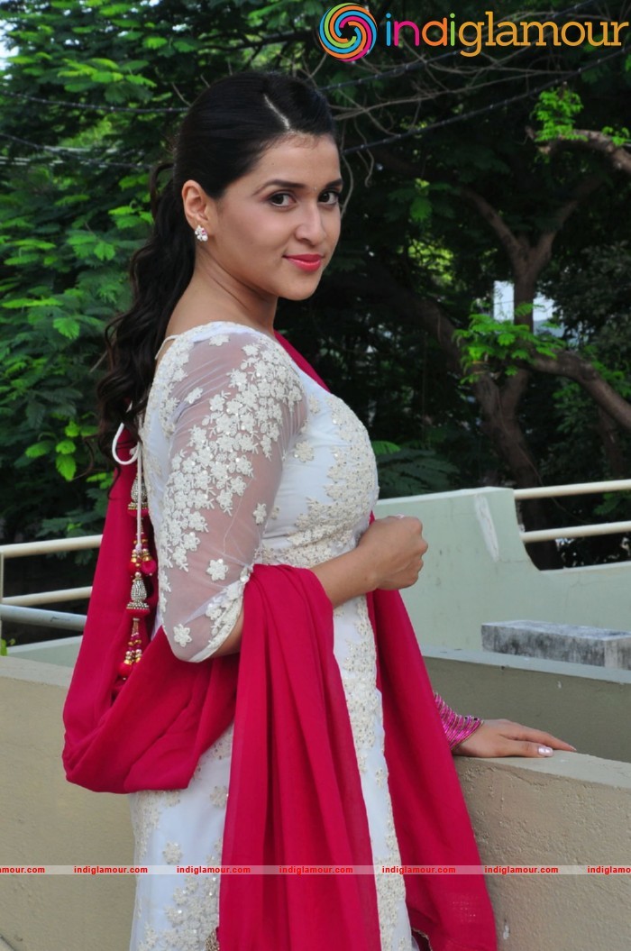 Mannara Chopra Actress hd photo