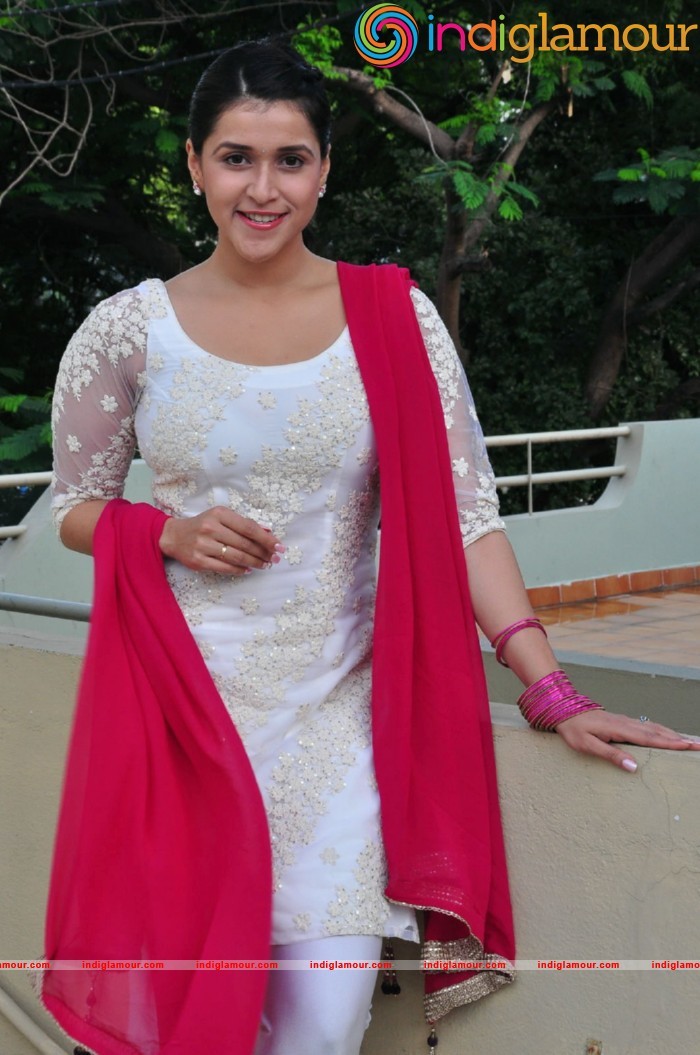 Mannara Chopra Actress hd photo