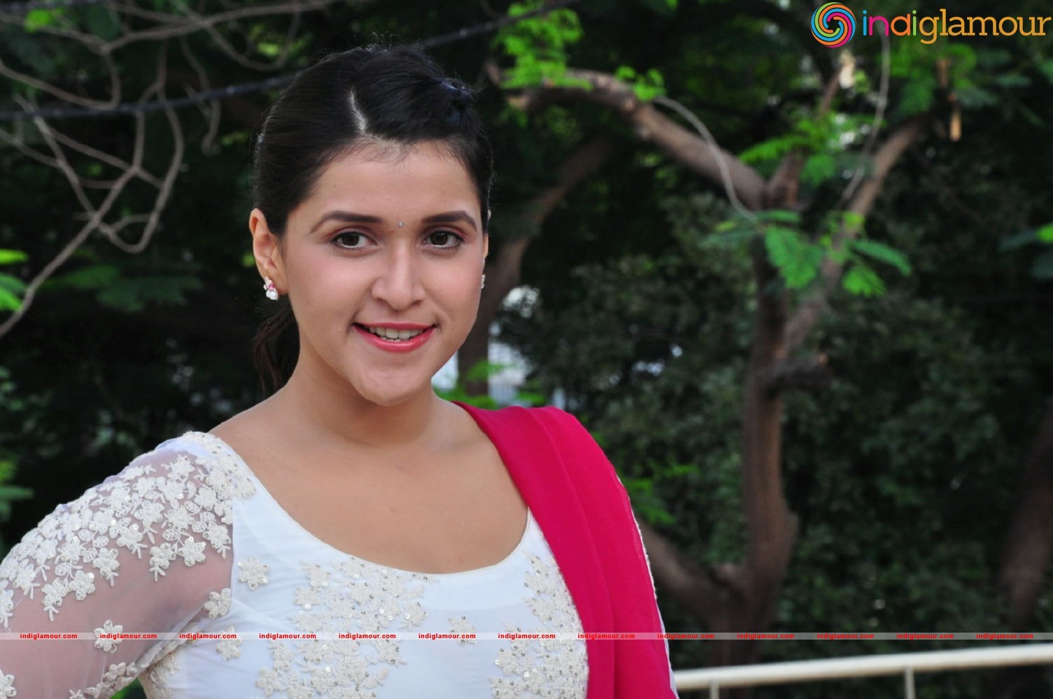 Mannara Chopra Actress hd photo
