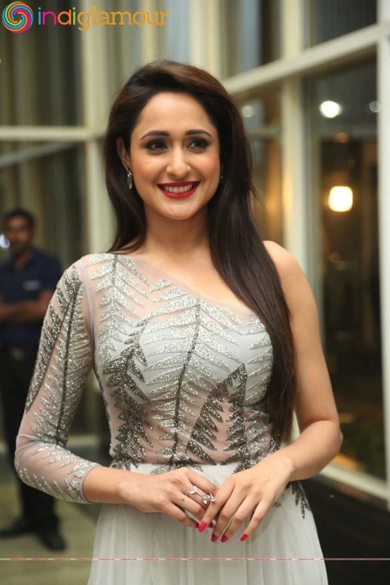 Pragya jaiswal Actress hd photo