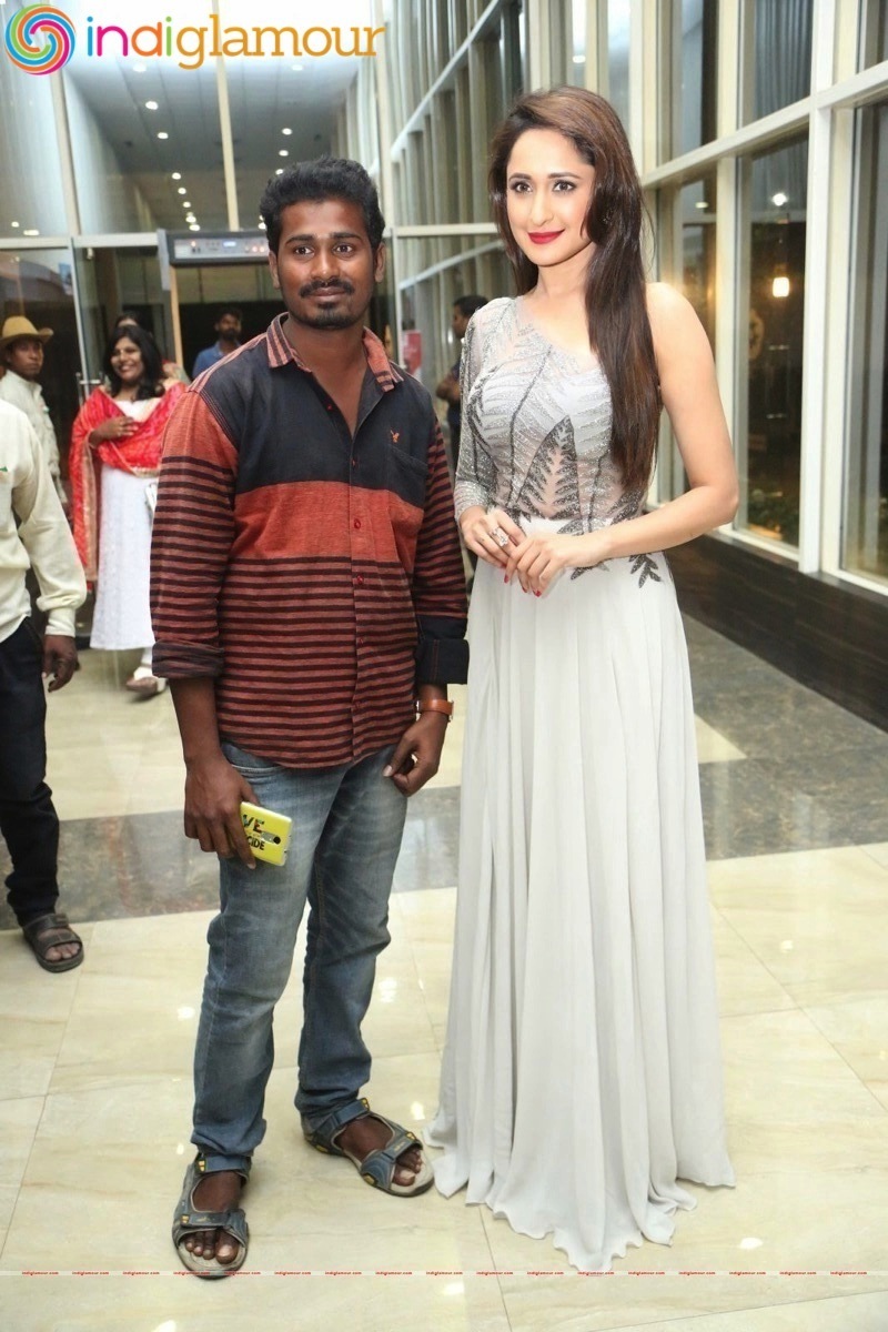 Pragya jaiswal Actress hd photo