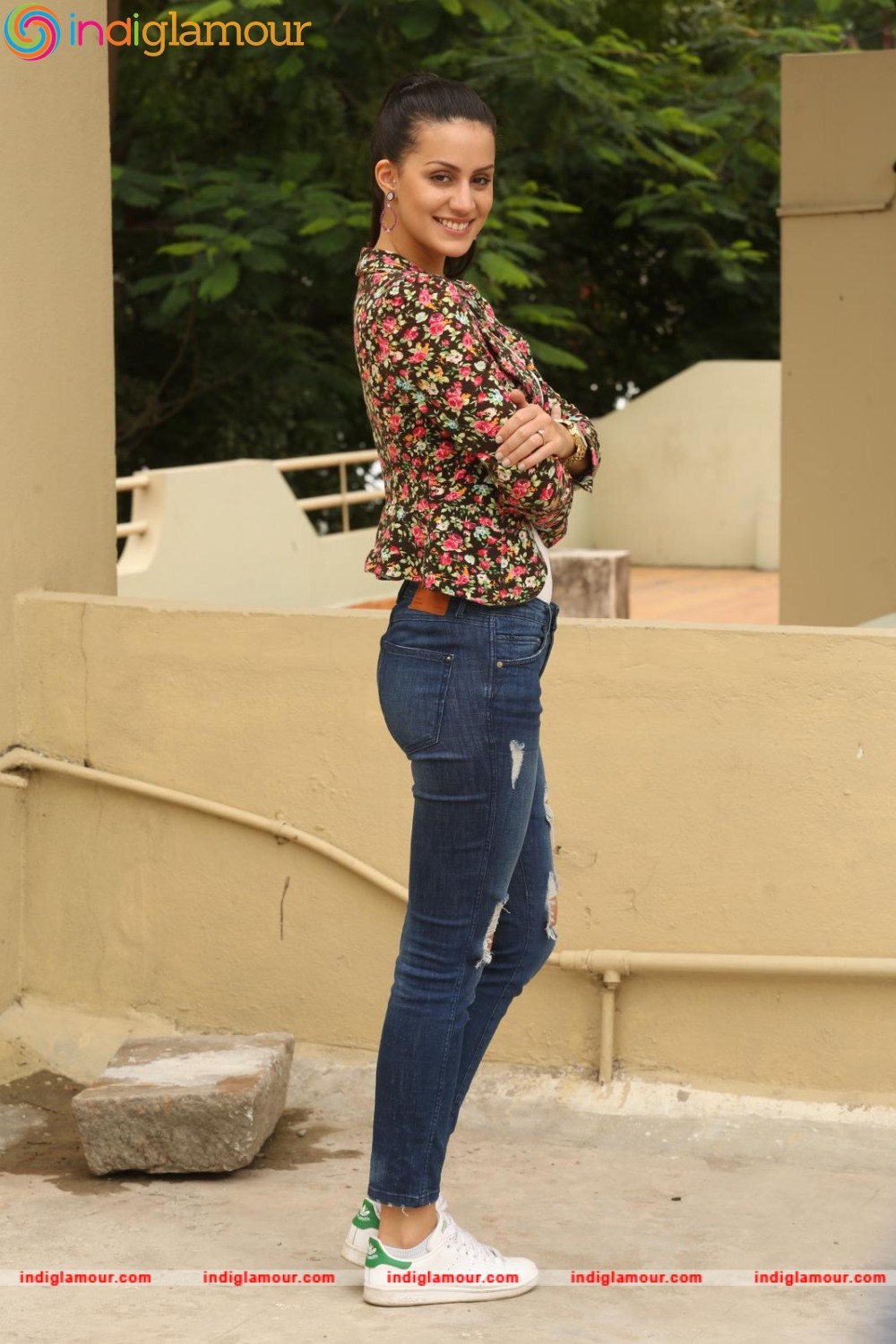 Larissa Bonesi Actress hd photo
