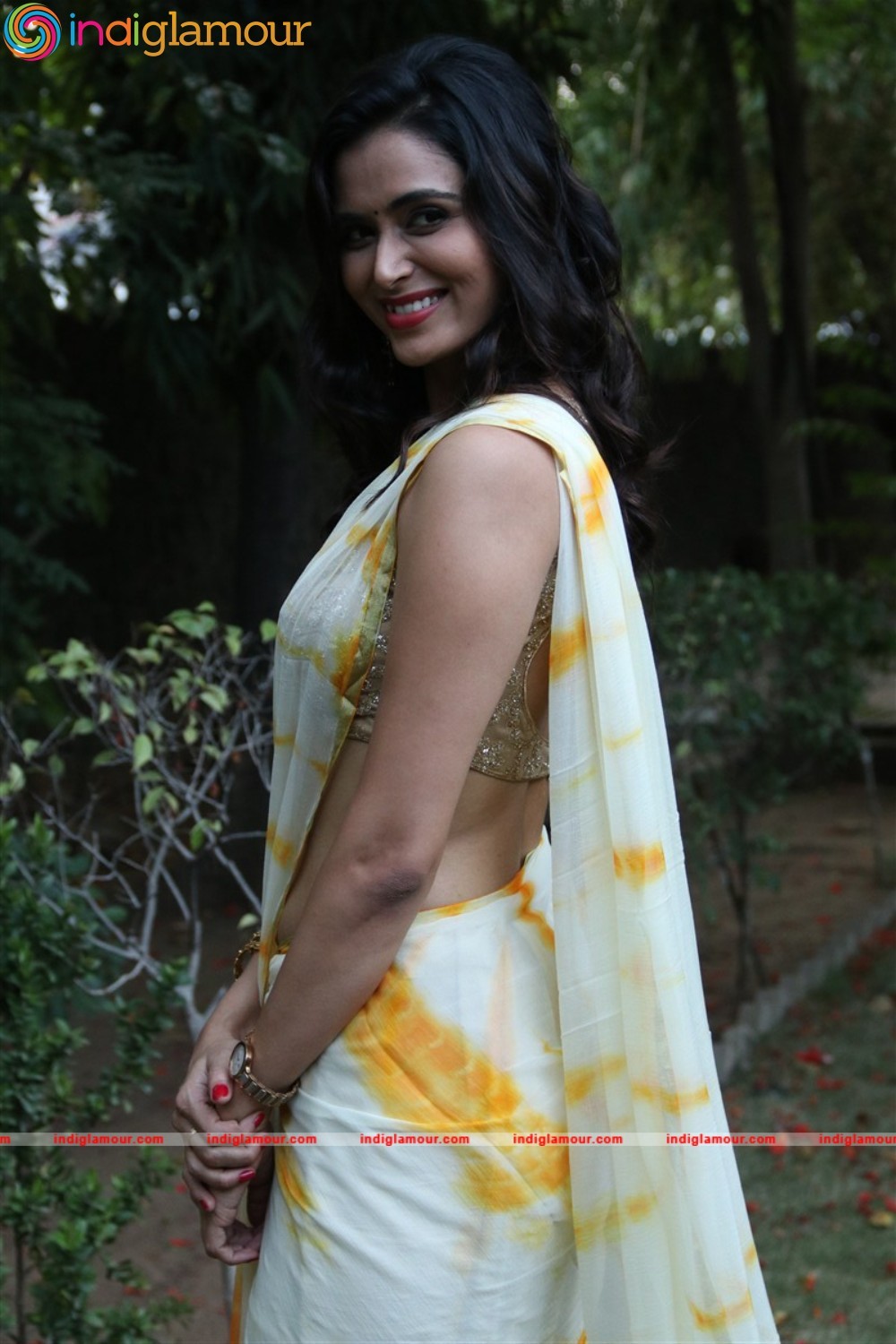 Meenakshi Dixit Actress hd photo