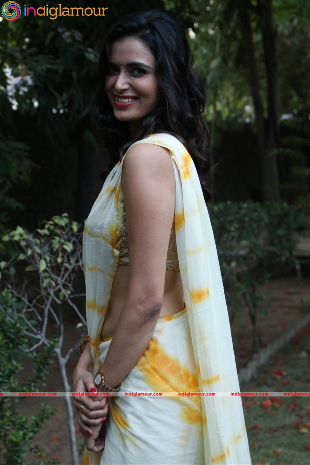Meenakshi Dixit Actress hd photo