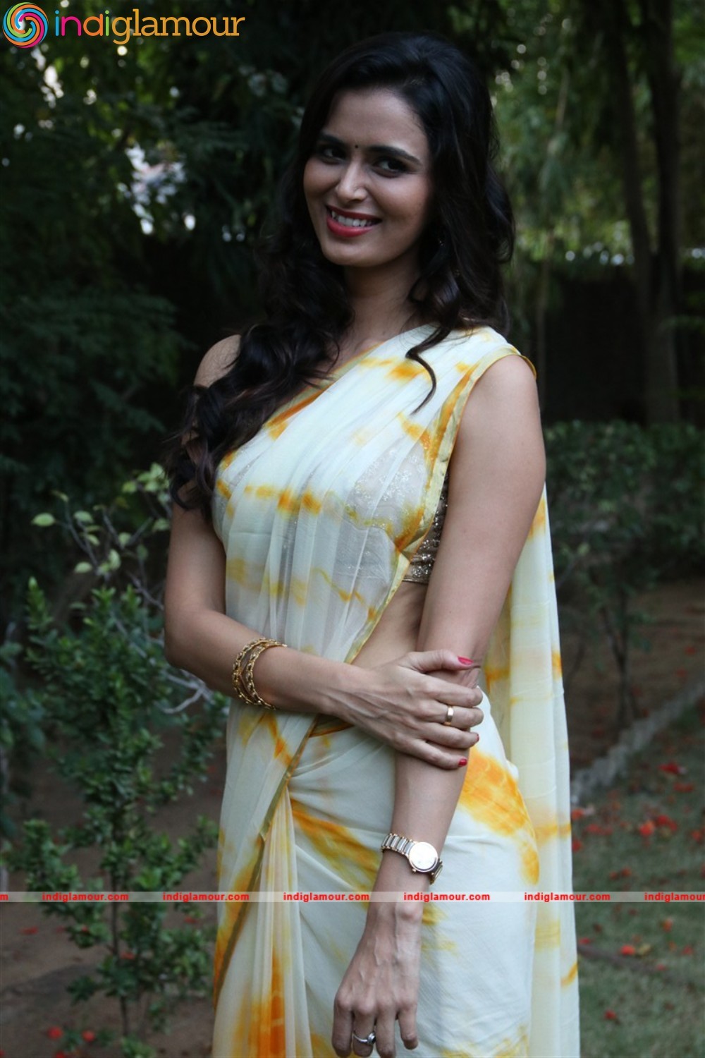 Meenakshi Dixit Actress hd photo