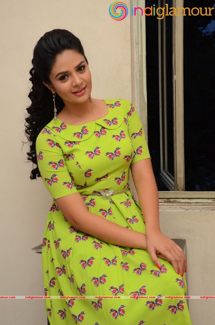 Srimukhi Actress hd photo