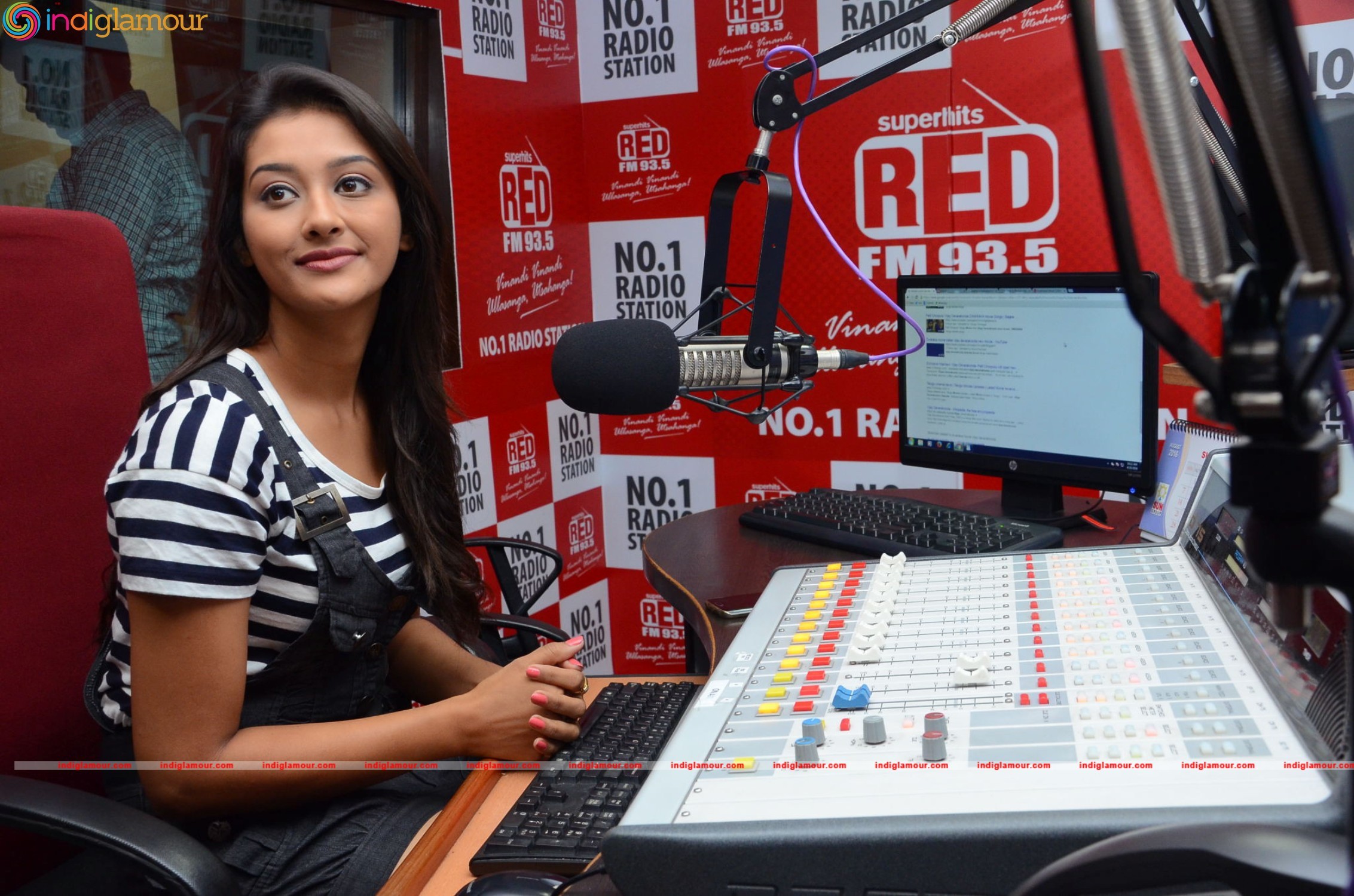 Pooja Jhaveri Actress hd photo