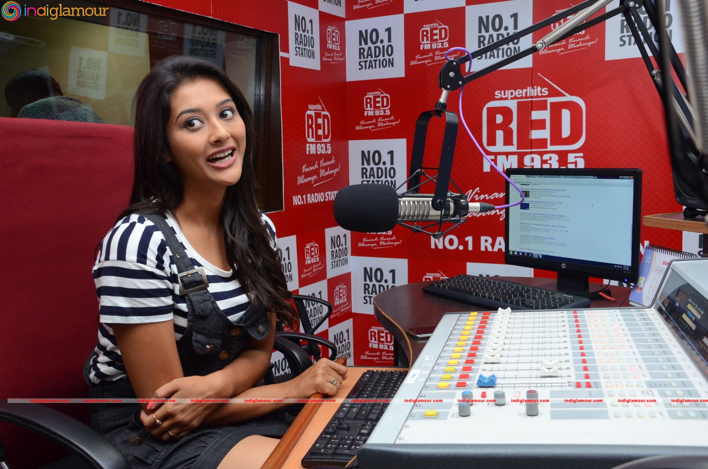 Pooja Jhaveri Actress hd photo