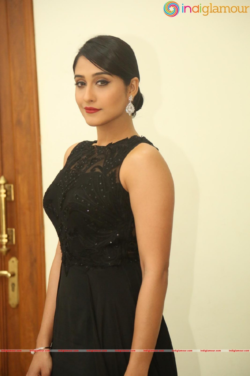 Regina Cassandra Actress hd photo