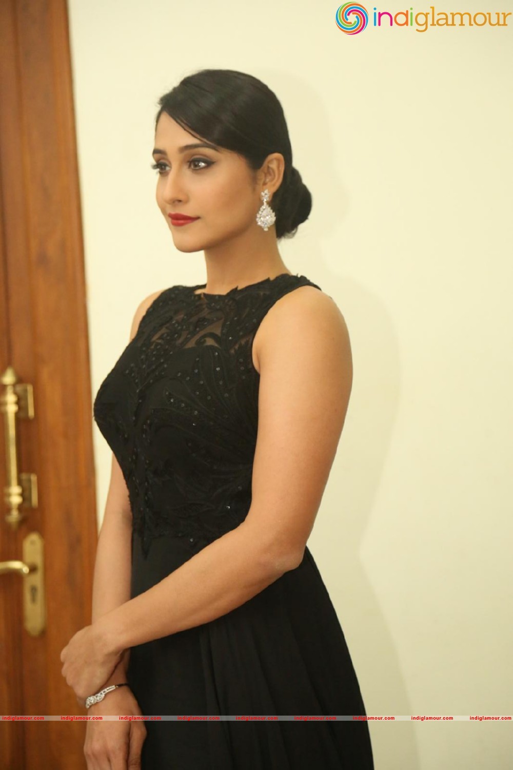Regina Cassandra Actress hd photo