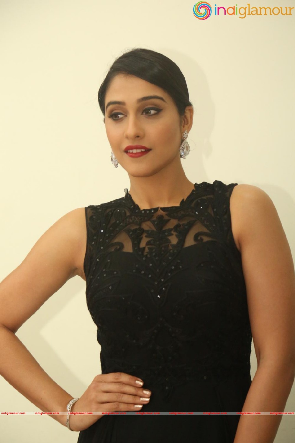 Regina Cassandra Actress hd photo
