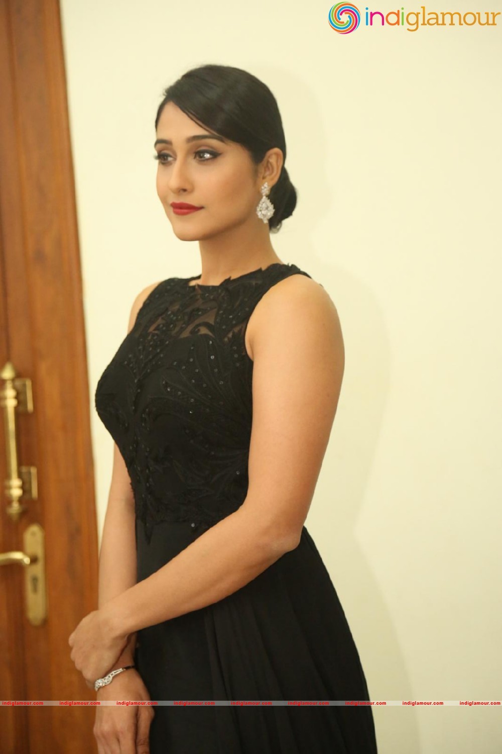 Regina Cassandra Actress hd photo