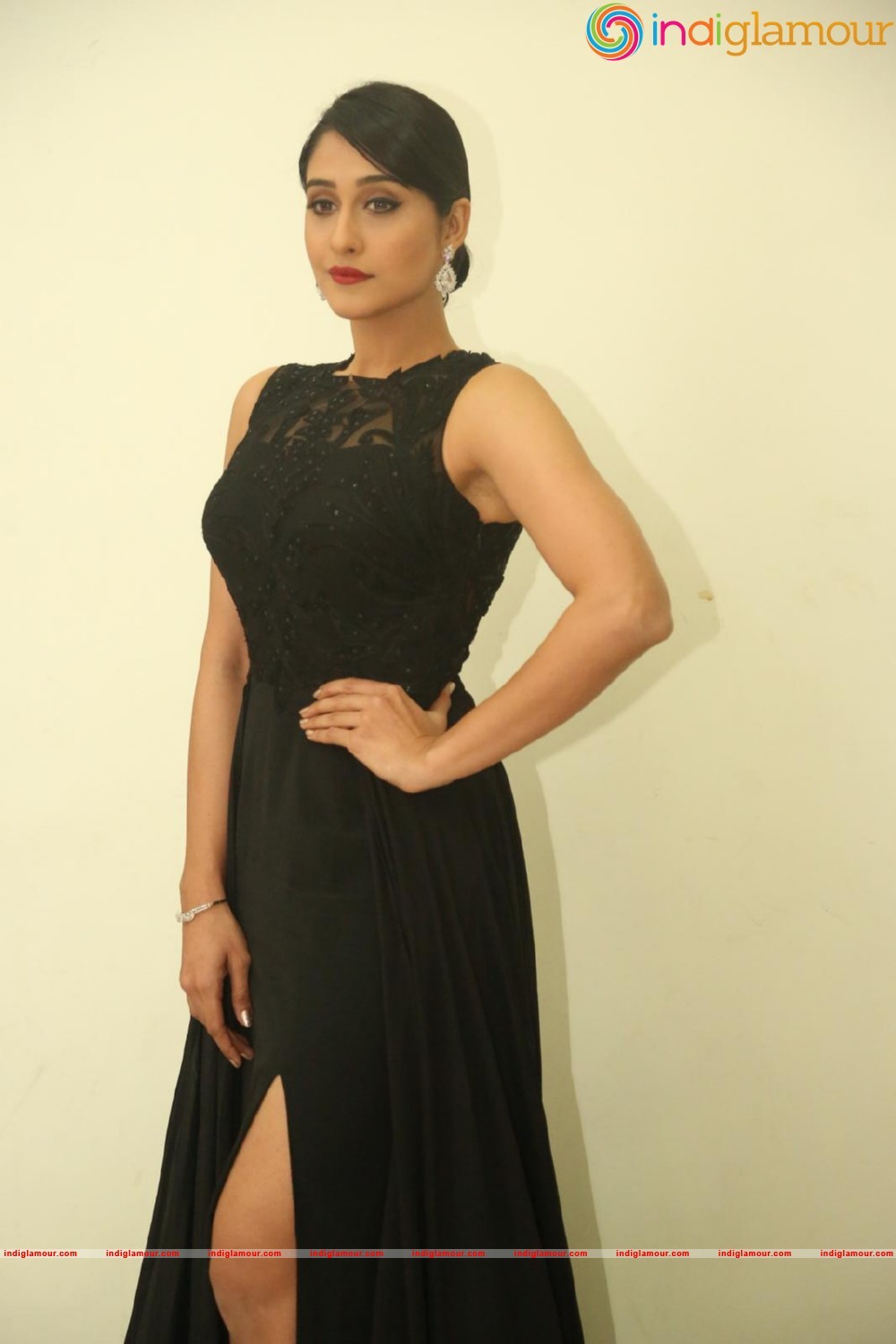 Regina Cassandra Actress hd photo