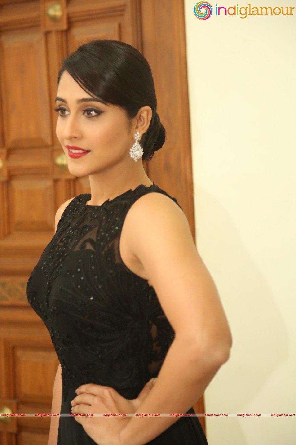 Regina Cassandra Actress hd photo