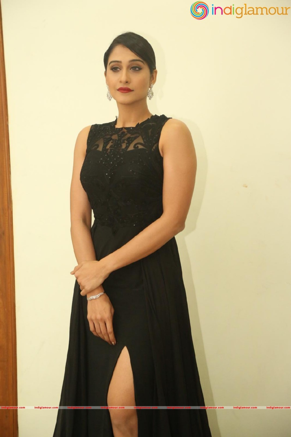 Regina Cassandra Actress hd photo
