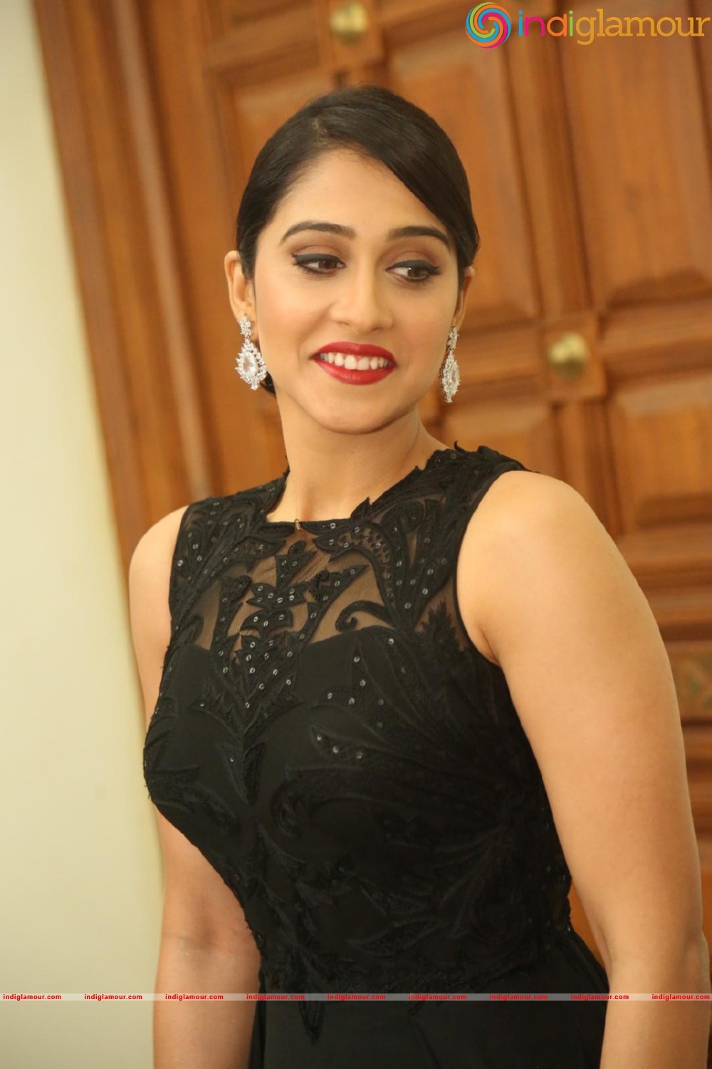 Regina Cassandra Actress hd photo
