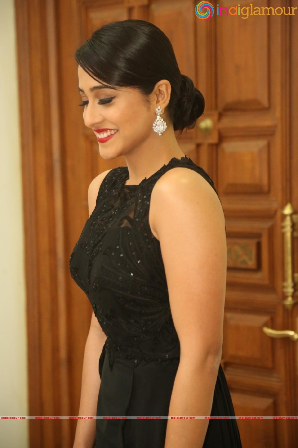Regina Cassandra Actress hd photo