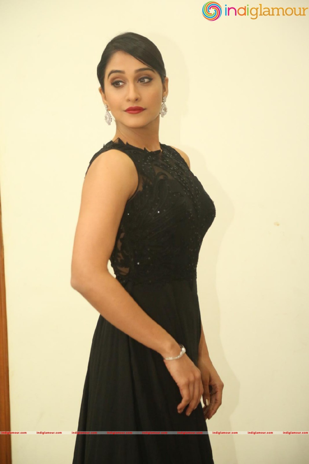 Regina Cassandra Actress hd photo