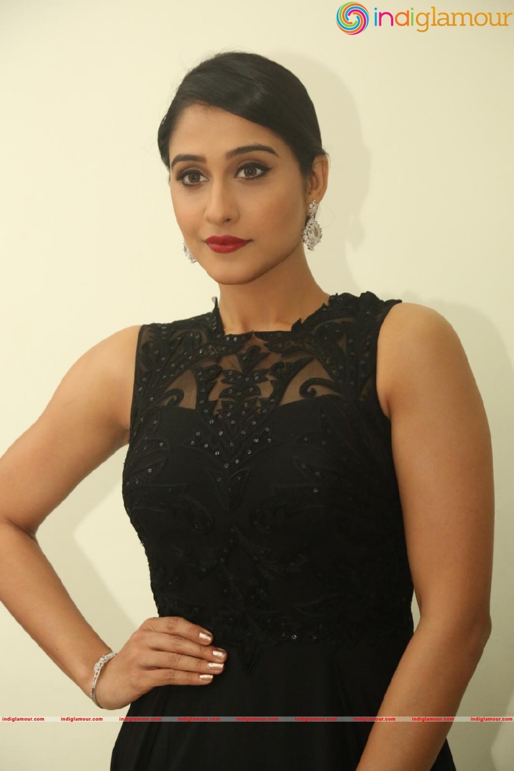 Regina Cassandra Actress hd photo
