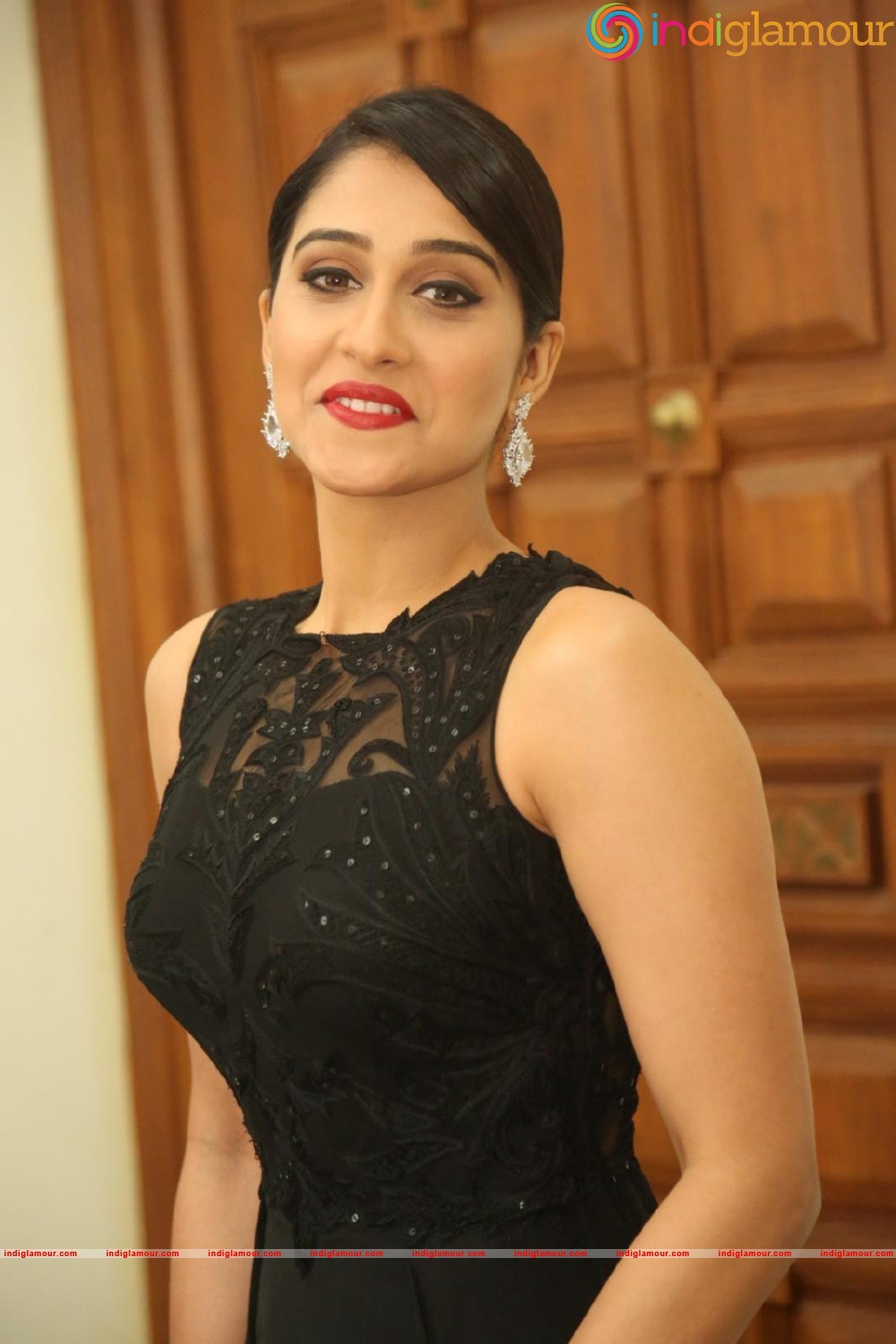 Regina Cassandra Actress hd photo