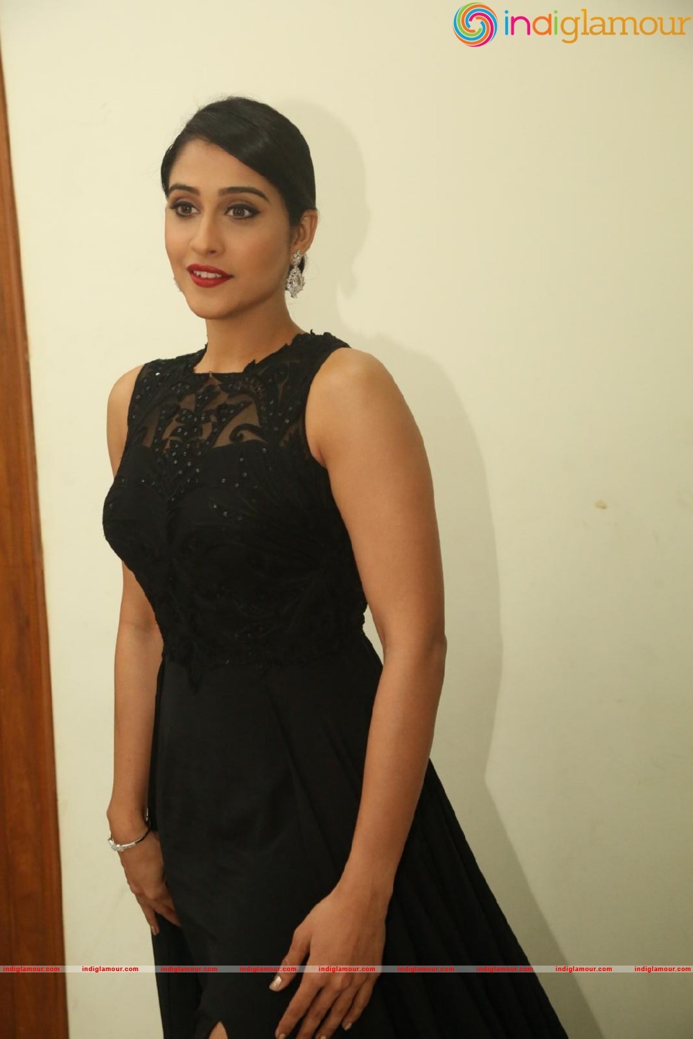 Regina Cassandra Actress hd photo