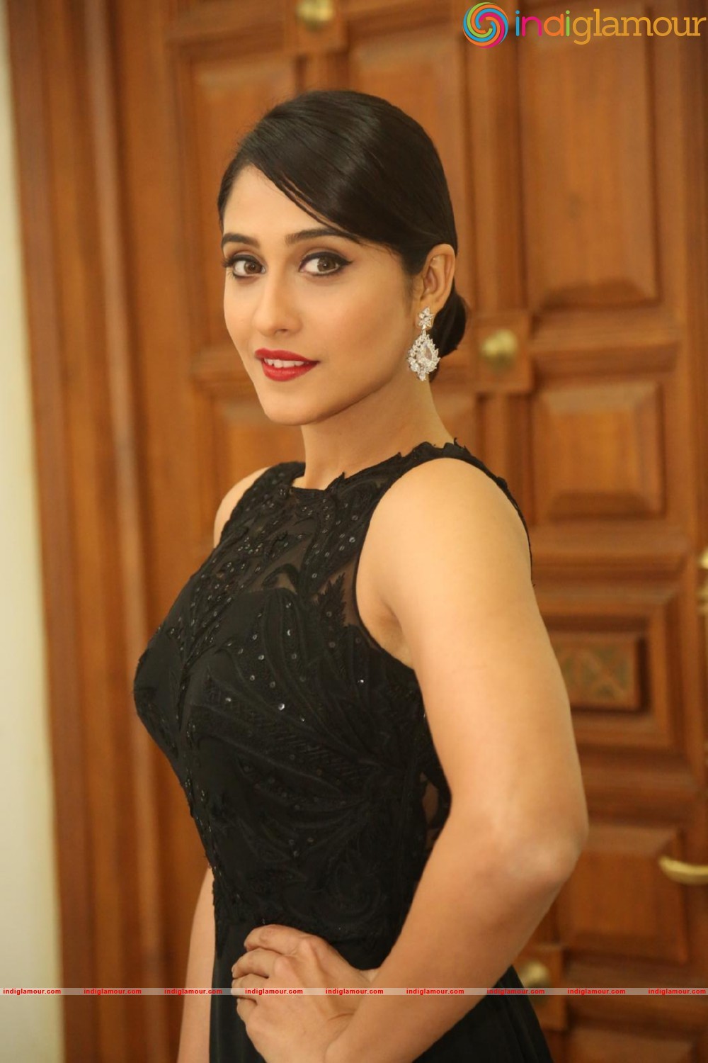 Regina Cassandra Actress hd photo