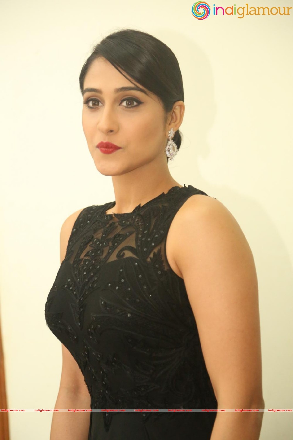 Regina Cassandra Actress hd photo