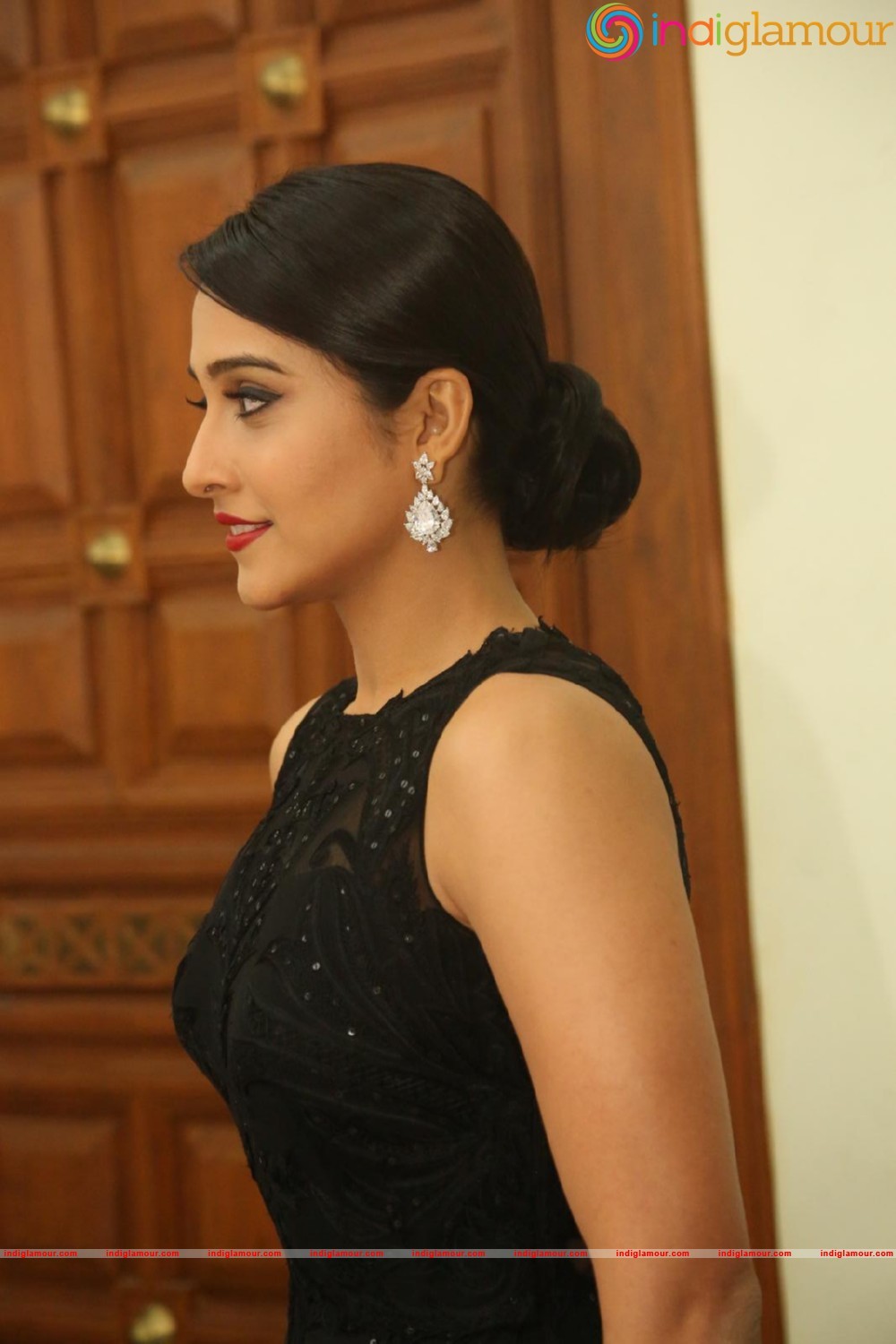 Regina Cassandra Actress hd photo