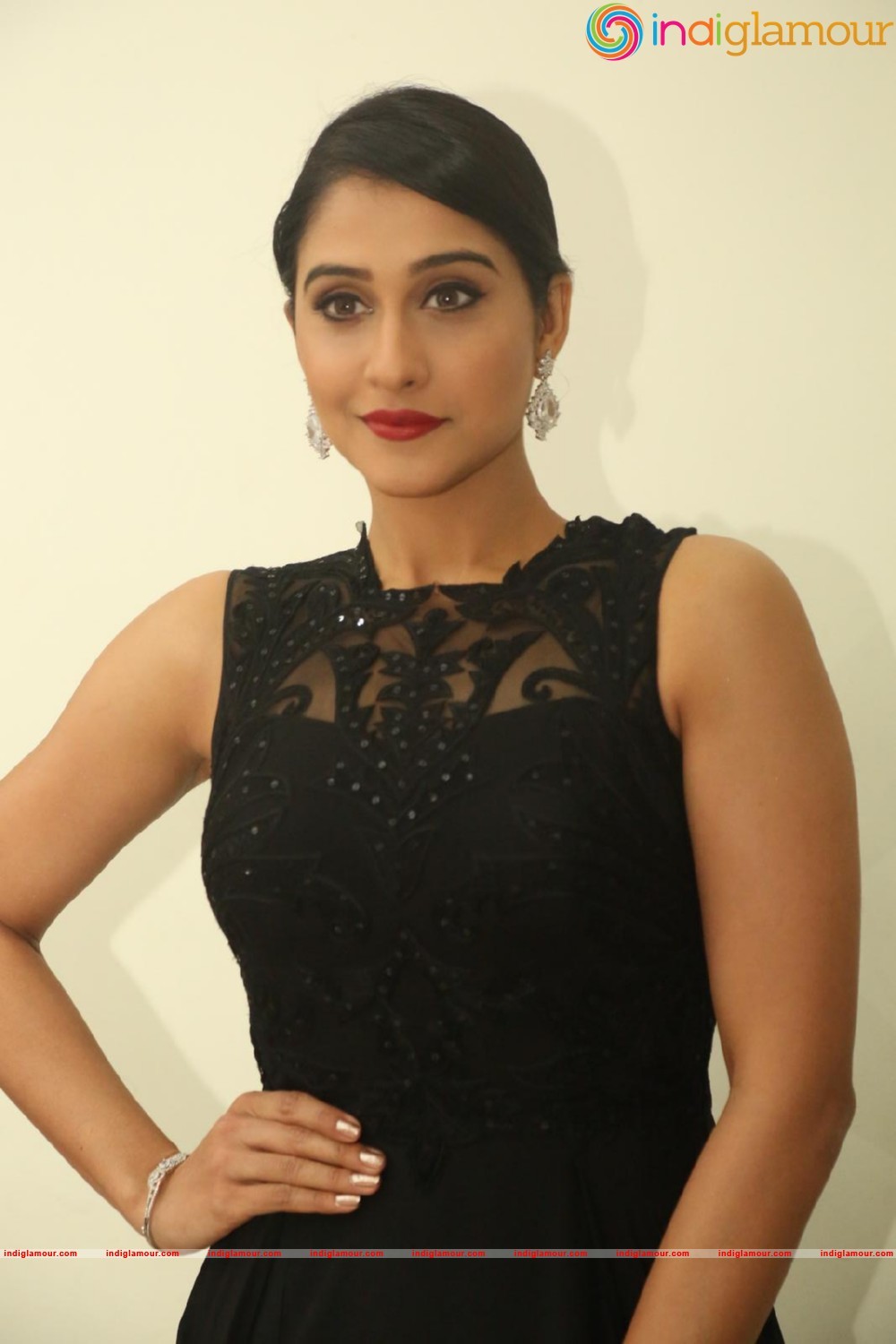 Regina Cassandra Actress hd photo