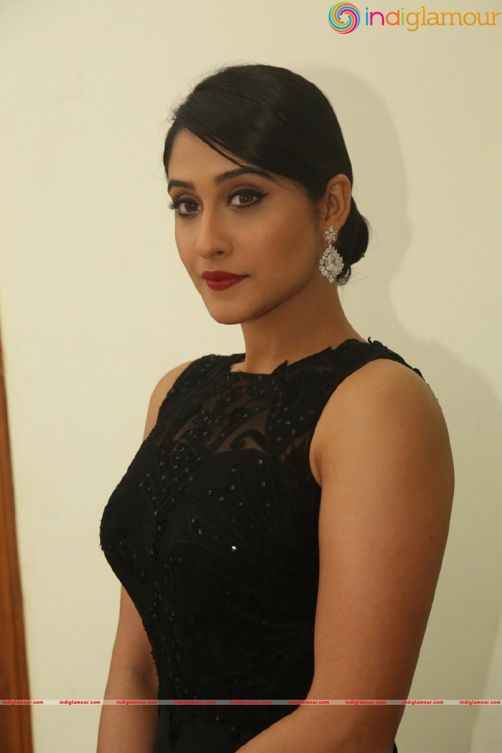 Regina Cassandra Actress hd photo