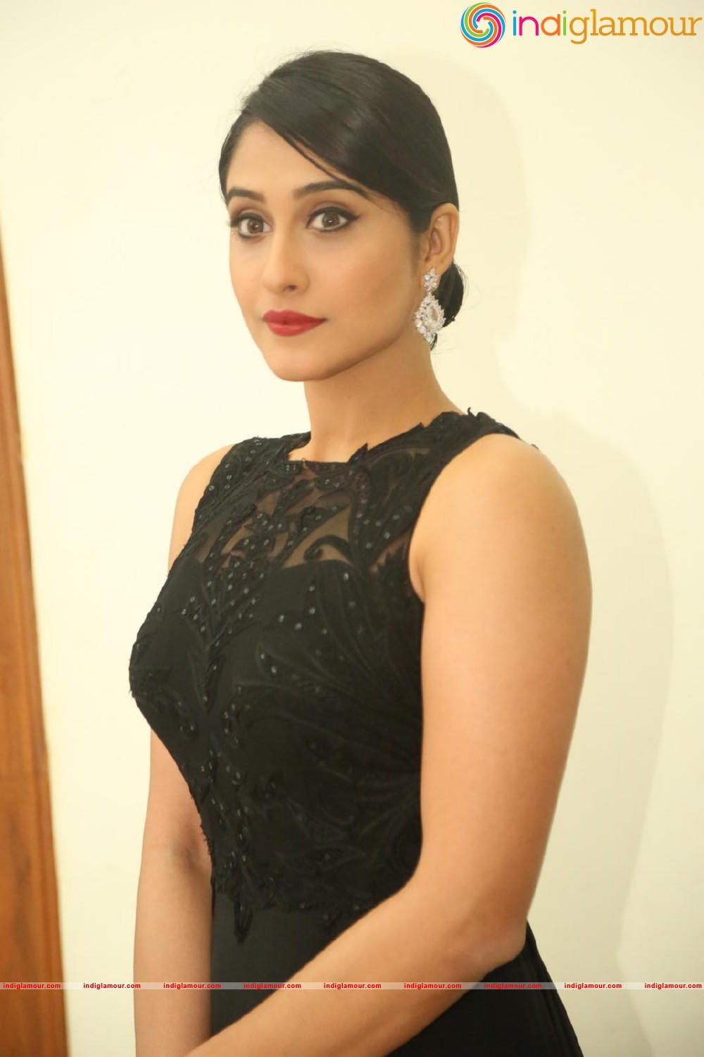 Regina Cassandra Actress hd photo