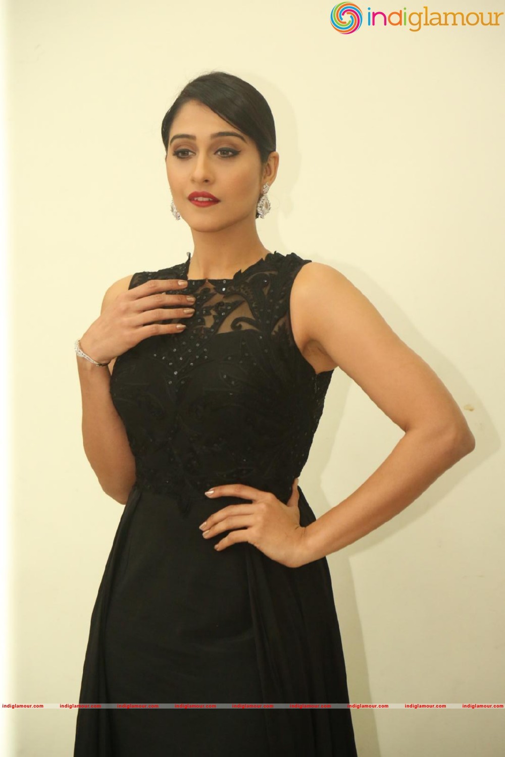 Regina Cassandra Actress hd photo
