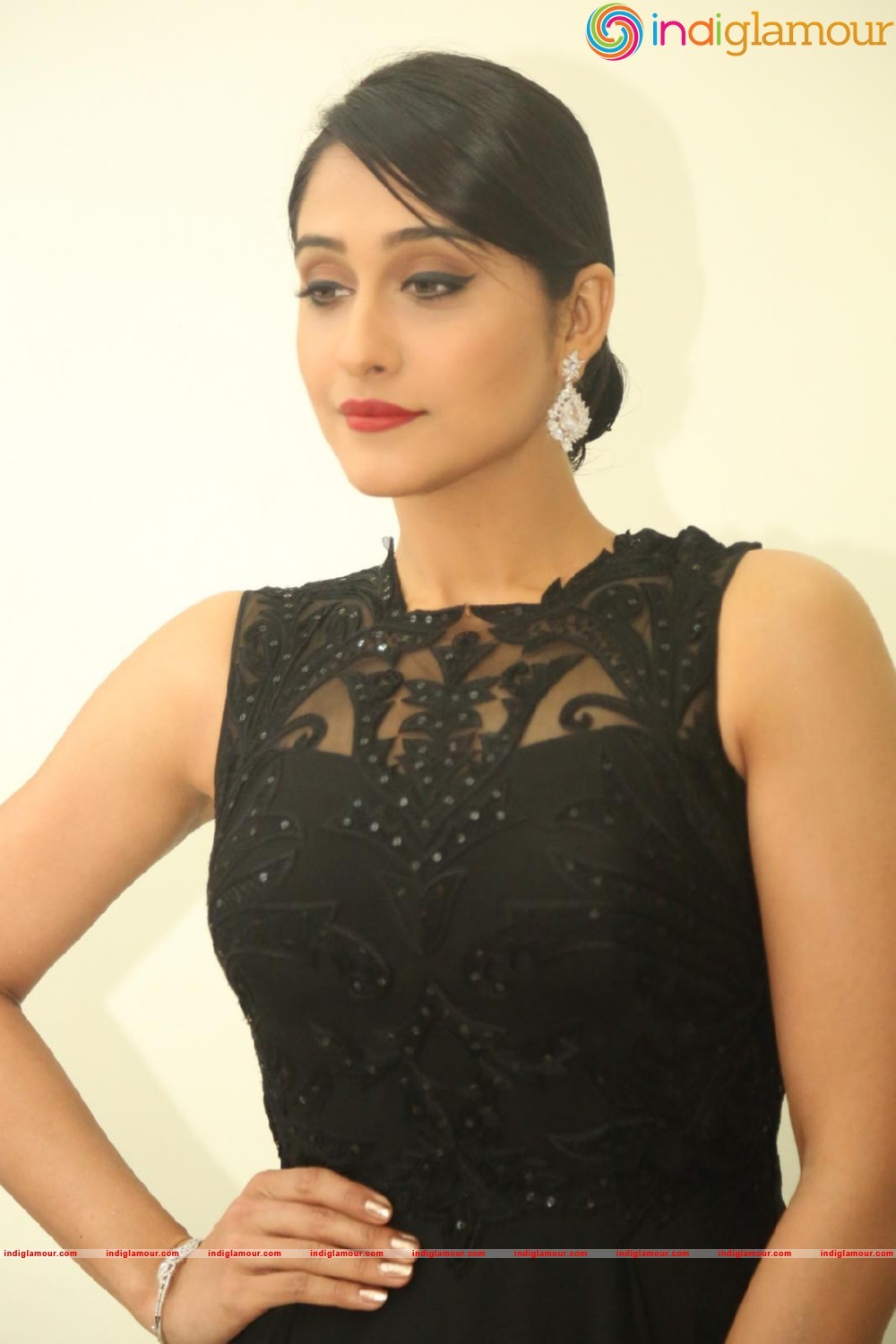 Regina Cassandra Actress hd photo