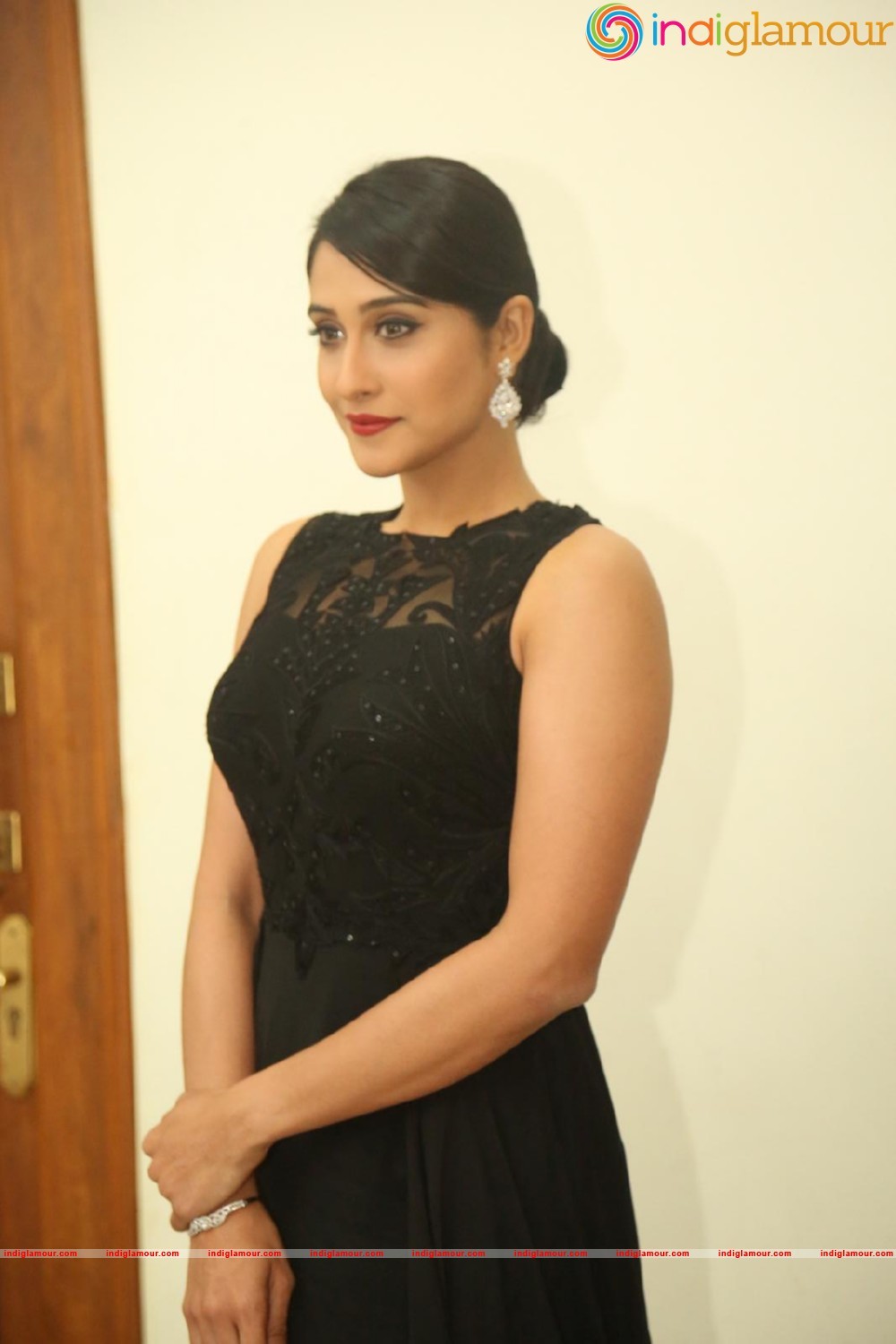 Regina Cassandra Actress hd photo