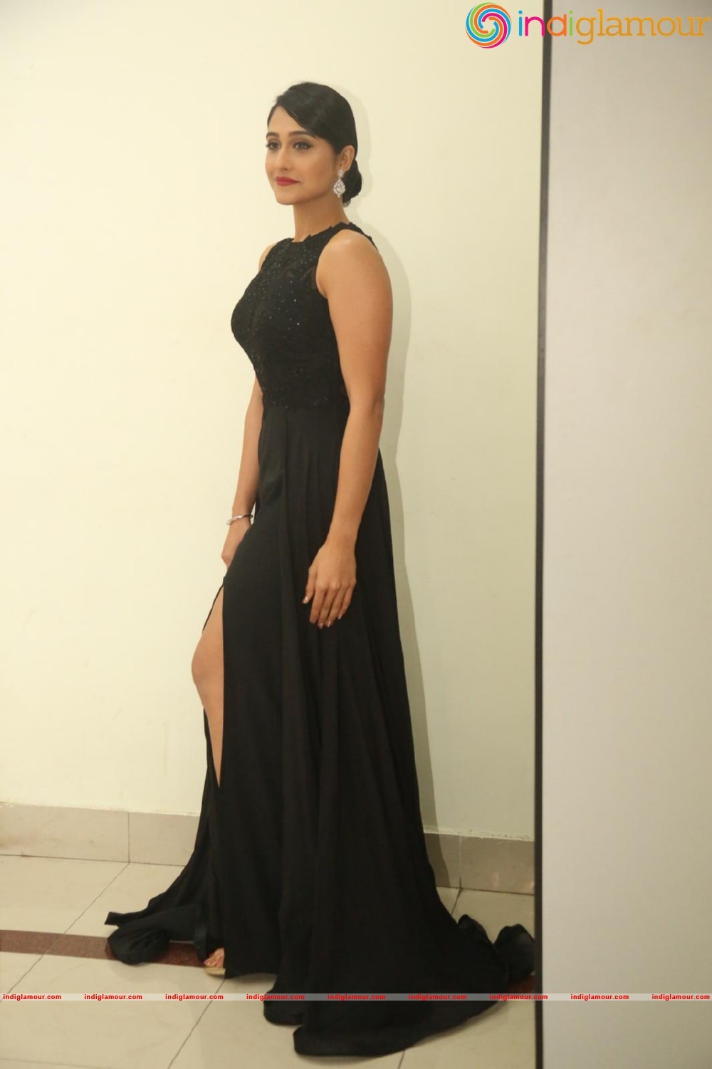 Regina Cassandra Actress hd photo