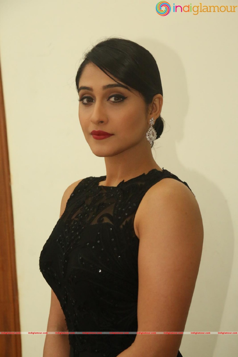 Regina Cassandra Actress hd photo