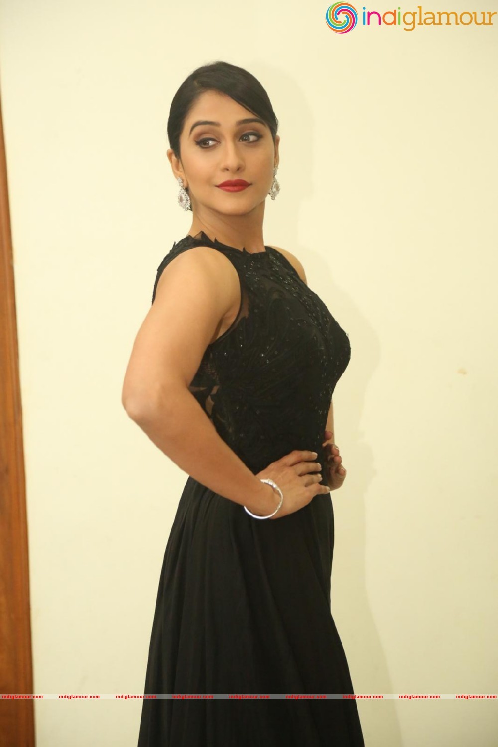 Regina Cassandra Actress hd photo