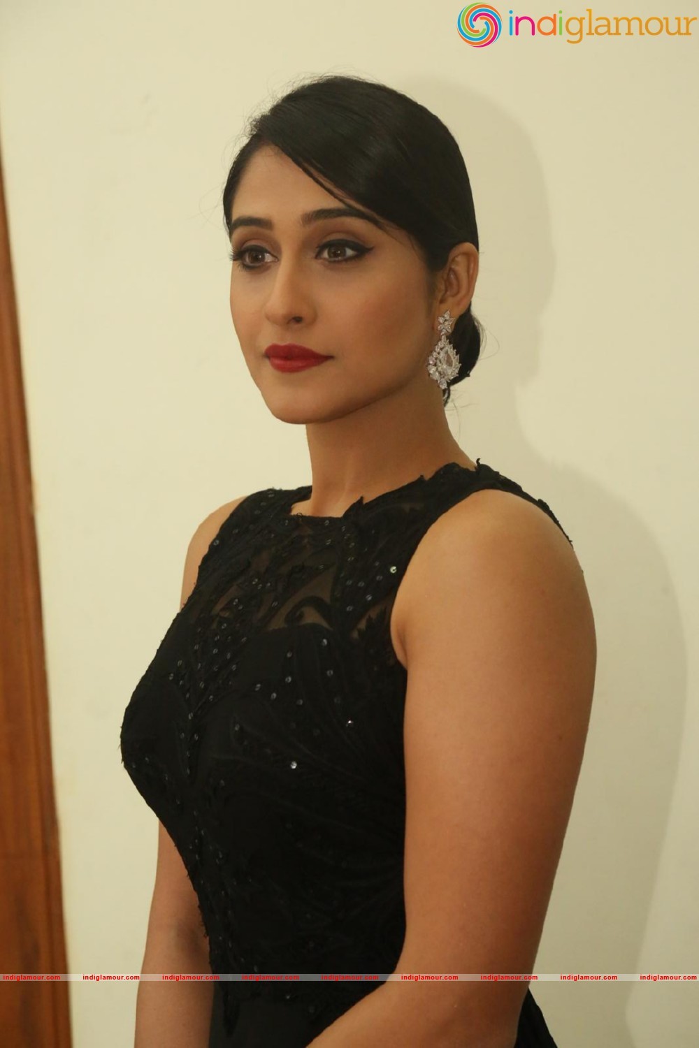 Regina Cassandra Actress hd photo