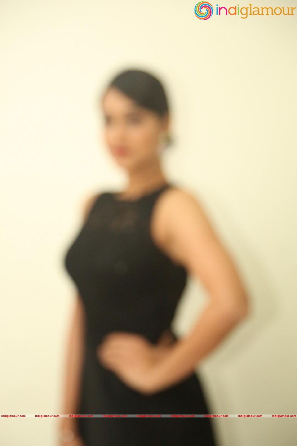 Regina Cassandra Actress hd photo