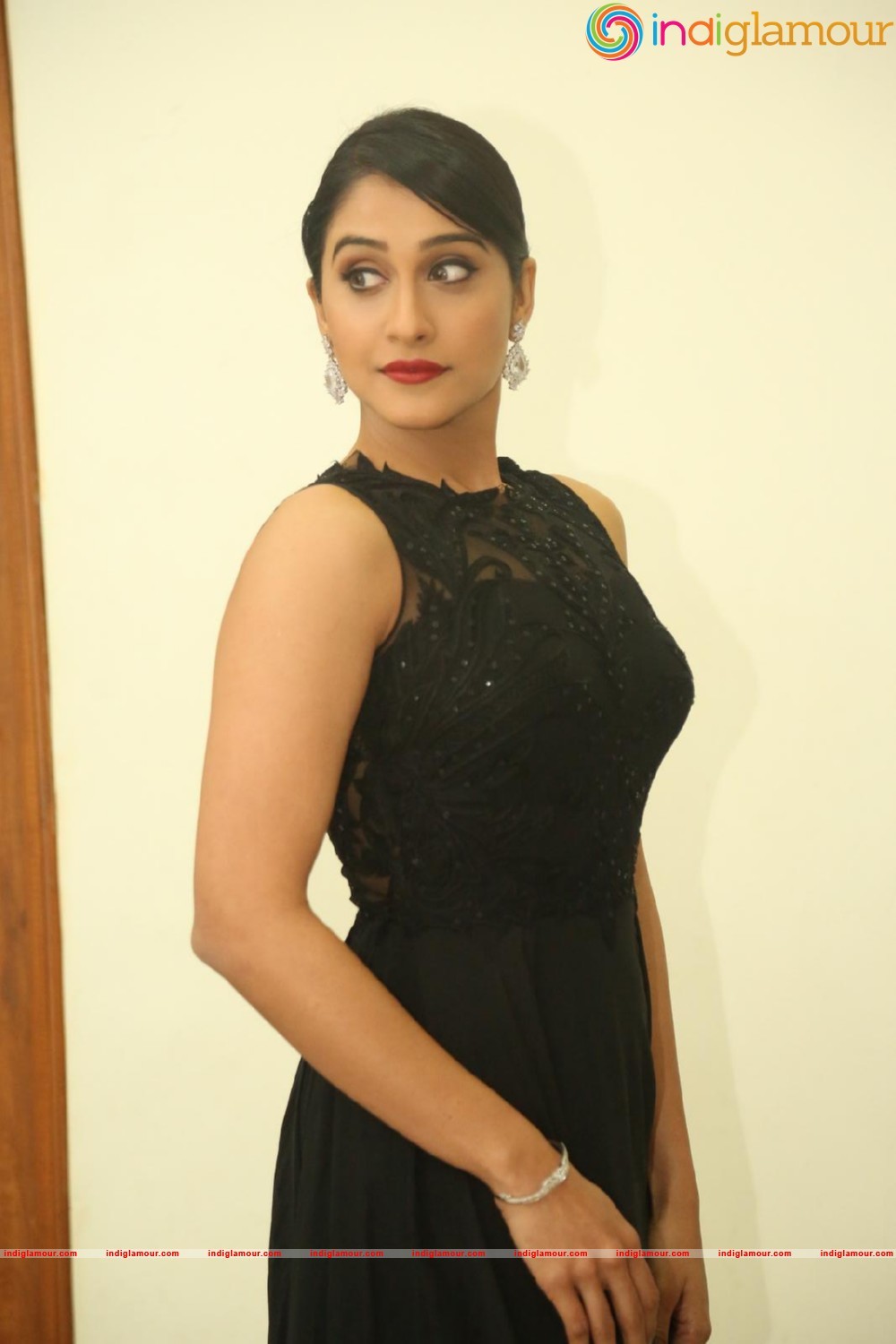 Regina Cassandra Actress hd photo