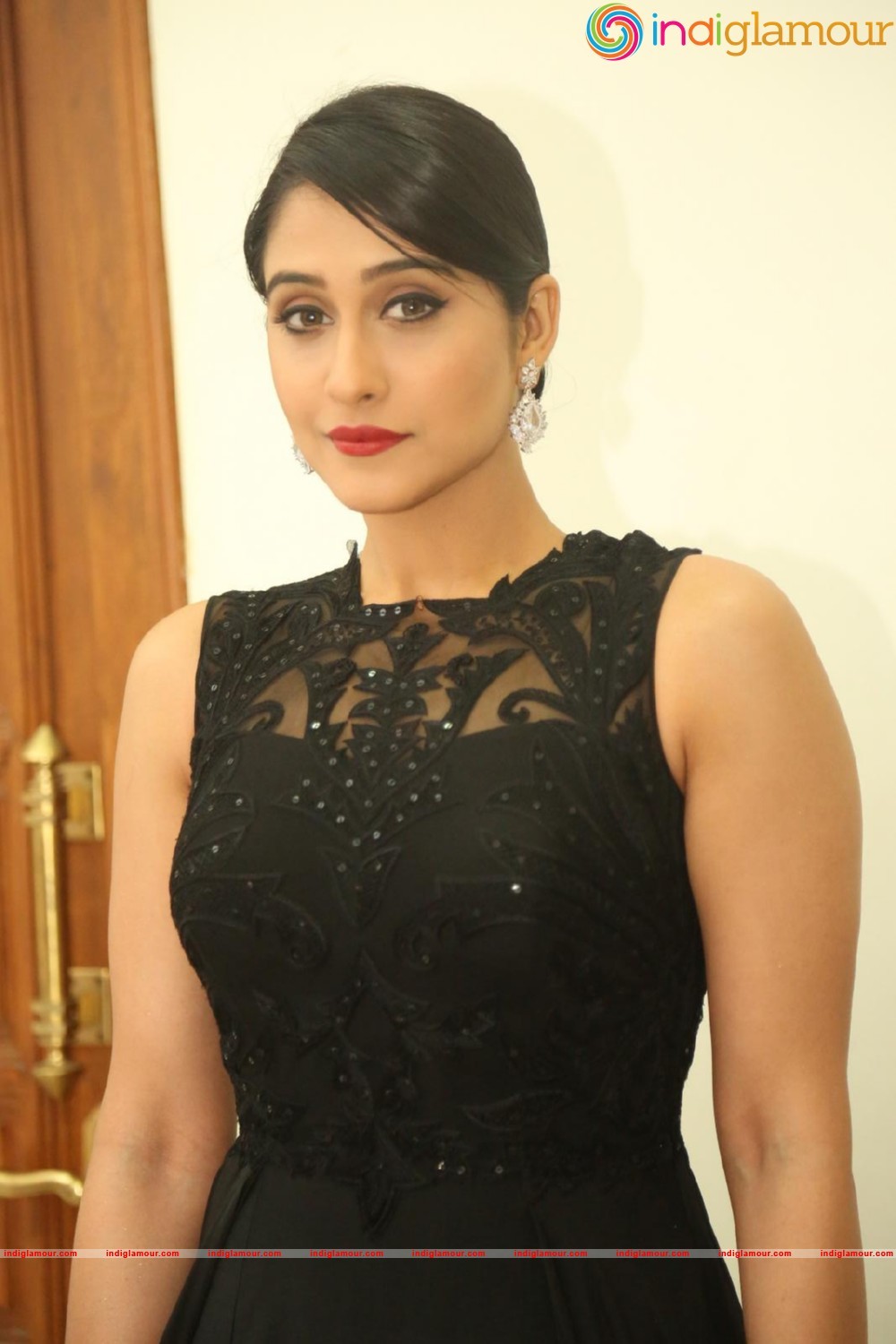 Regina Cassandra Actress hd photo