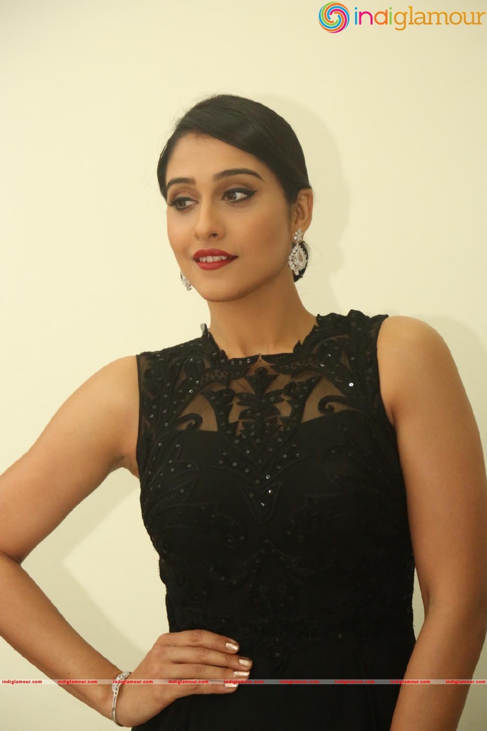 Regina Cassandra Actress hd photo