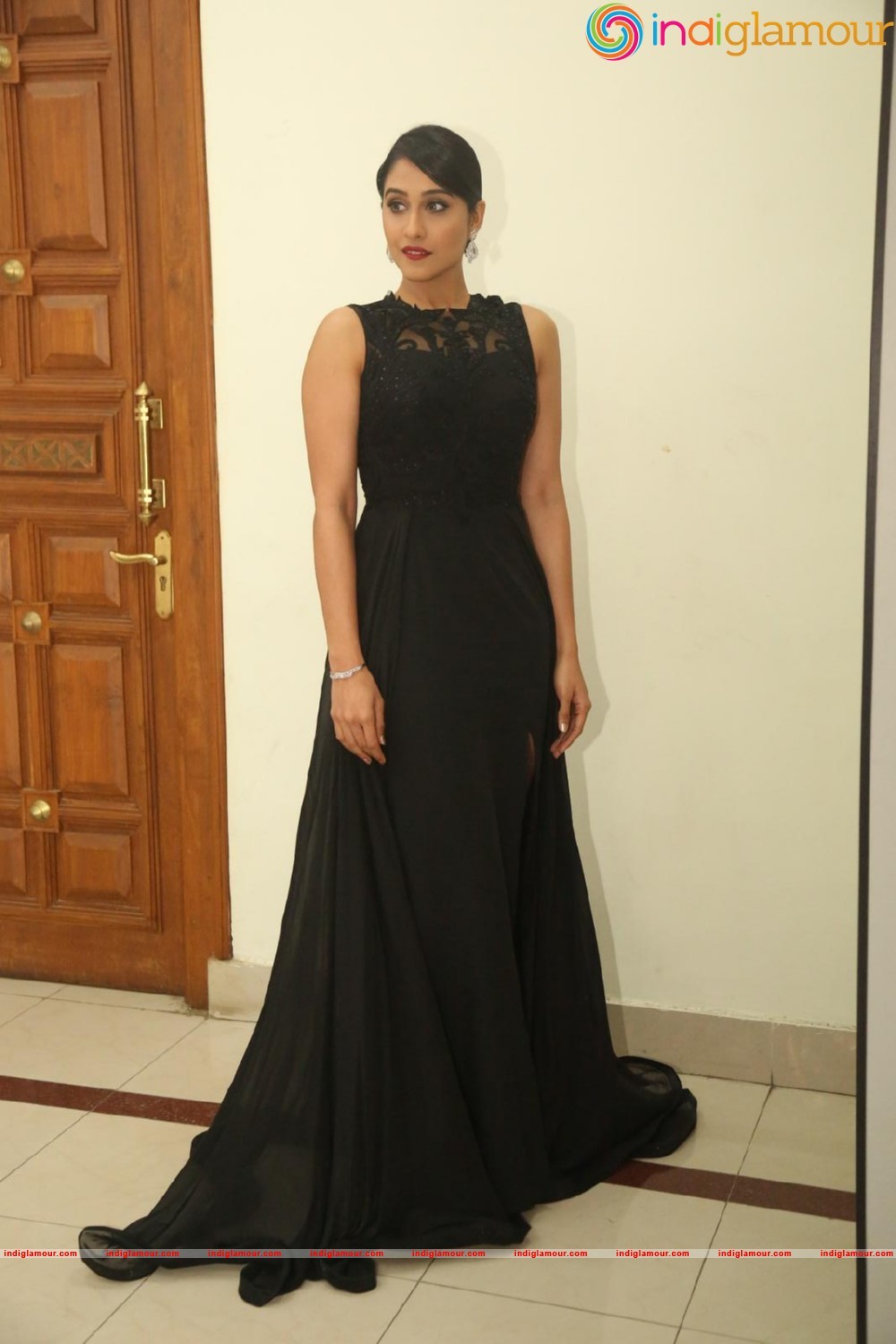 Regina Cassandra Actress hd photo