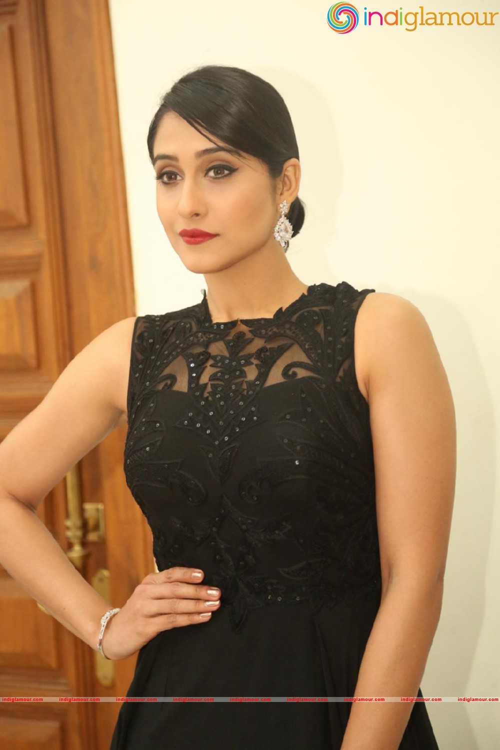 Regina Cassandra Actress hd photo