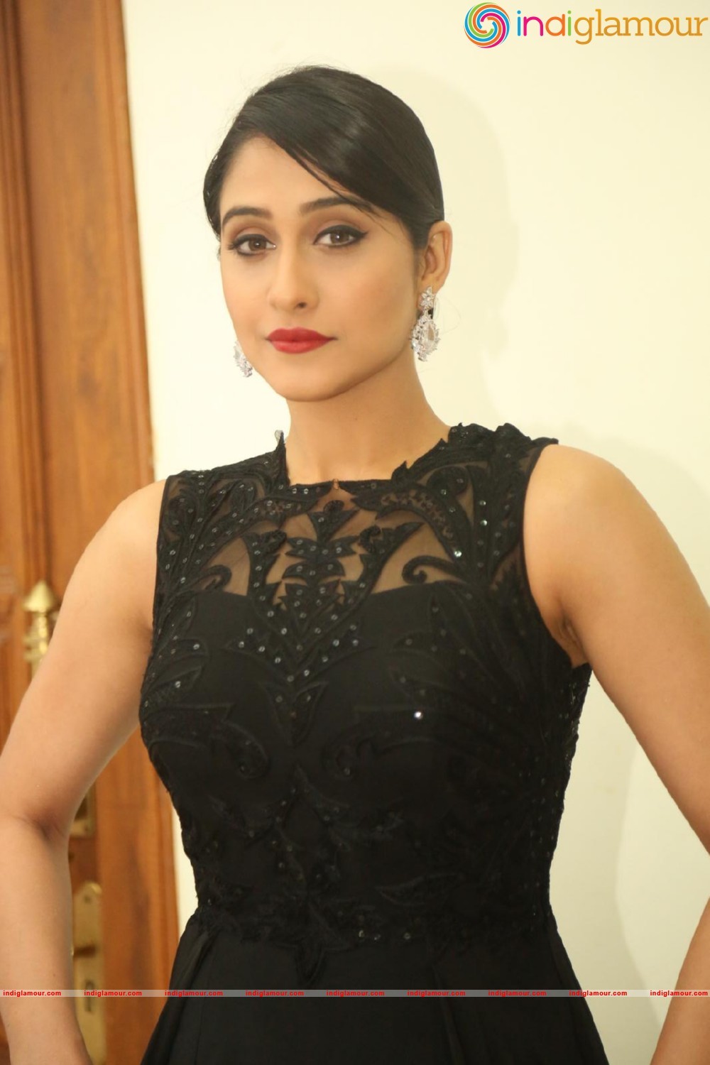 Regina Cassandra Actress hd photo