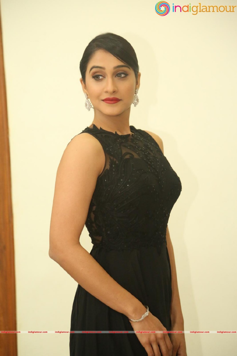 Regina Cassandra Actress hd photo