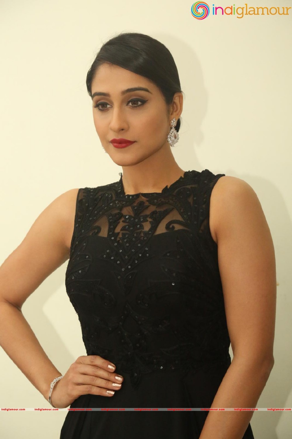 Regina Cassandra Actress hd photo