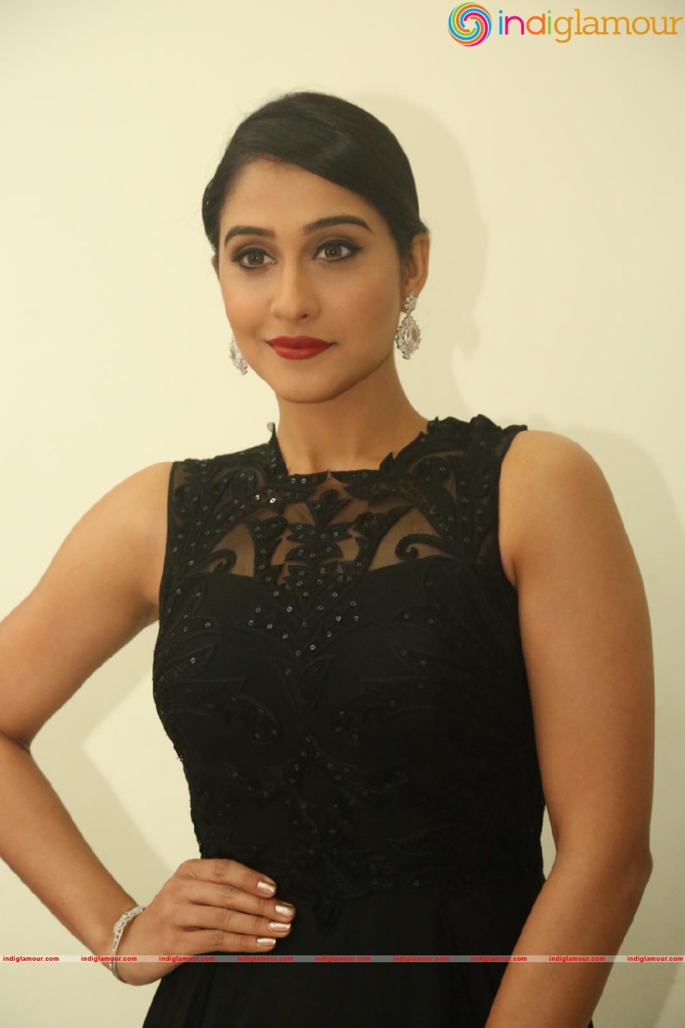 Regina Cassandra Actress hd photo
