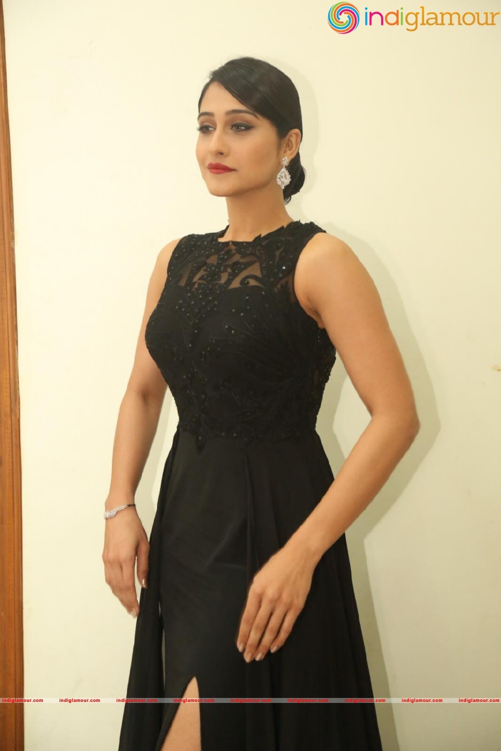 Regina Cassandra Actress hd photo